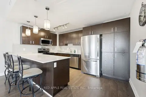 11611 Yonge Street N 719