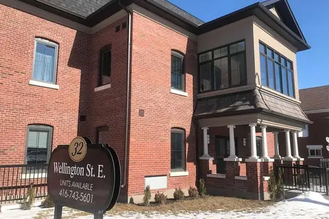 32 Wellington Street E 308