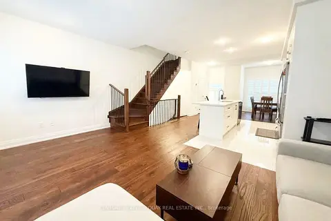 15 Maybank Lane