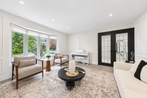 4 Simmons Crescent