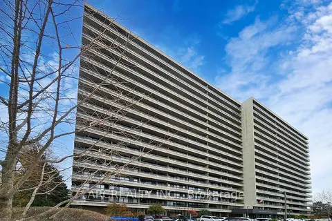 8111 Yonge Street 1403