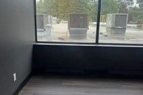 9555 Yonge Street 204