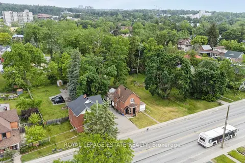 226 Dunlop Street W