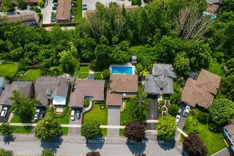 18 Debra Crescent