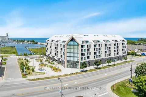 31 Huron Street 216