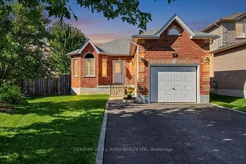 12 Lamont Crescent