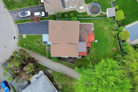 53 Geneva Crescent