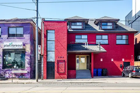 2261 Dundas Street W