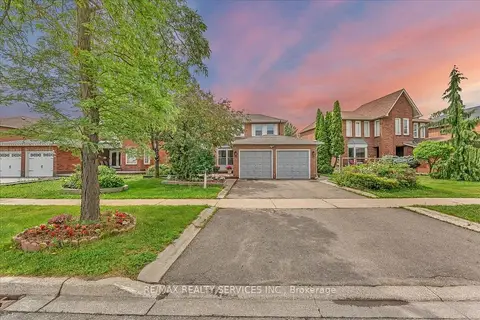 16 Major William Sharpe Drive E