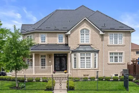 39 Trailhead Crescent