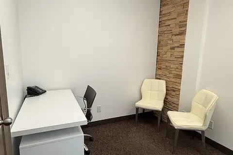 125 Lakeshore Road E C-01