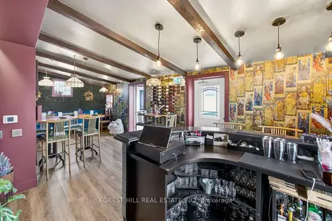 151 Queen Street S 200