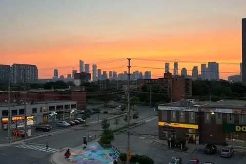 86 Dundas Street E 403