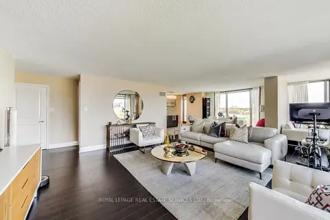 2045 Lake Shore Boulevard W 1110