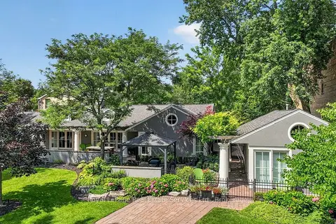 300 Lake Promenade