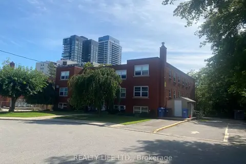 2124 Harris Crescent