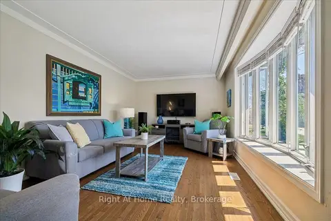 275 Kent Crescent