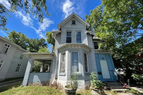 47 Elizabeth Street N