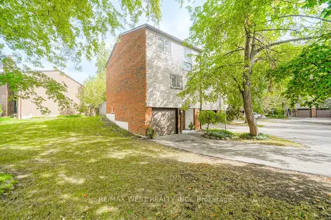 250 Satok Crescent 36