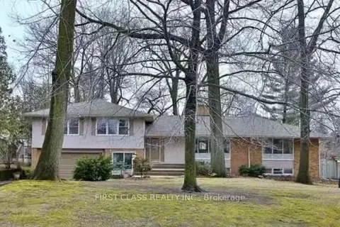 2113 Glenforest Crescent