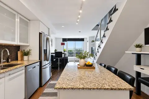 1040 The Queensway 917