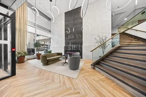 161 Laurier Avenue W 909