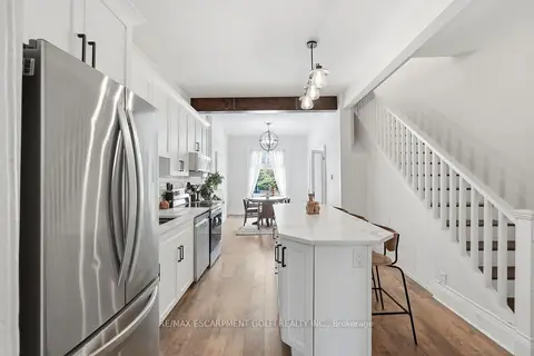 277 Main Street W