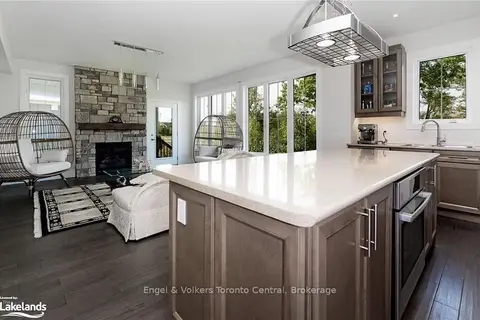 364 Yellow Birch Crescent