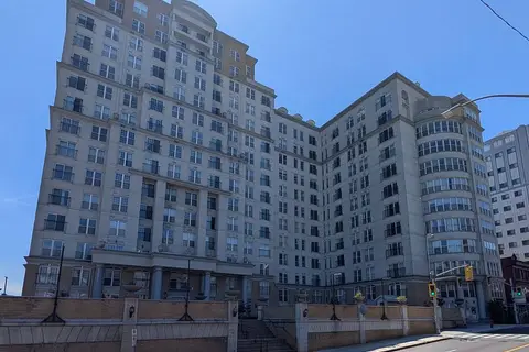 135 James Street S 512