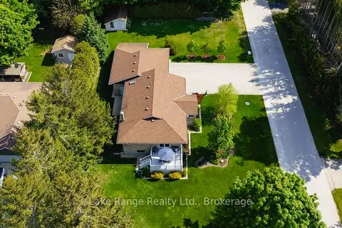 201 Shadywood Crescent