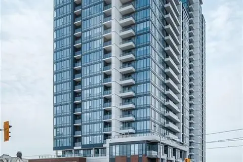 15 Wellington Street S 1114