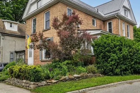 186 King Street E