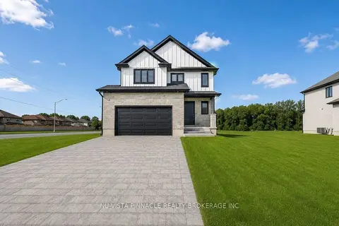 10 Woodmere Path