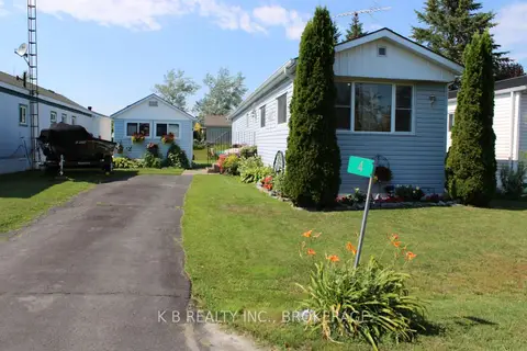 4 Cedar Street W