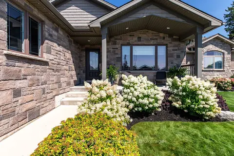 215 Djay Crescent