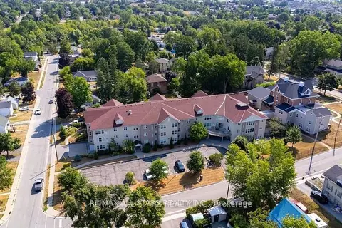 8 Huron Street 106