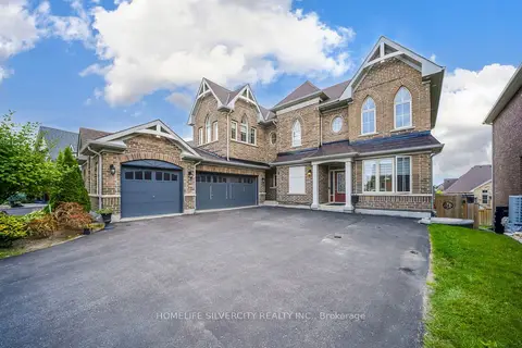 8 Mitchell Crescent