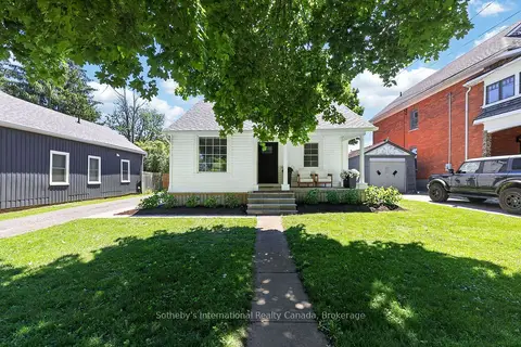 131 Bruce Street S
