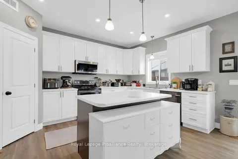 49 Redwood Drive