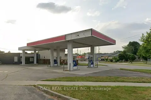 33 Oak Street E