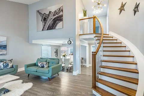 114 Parkwood Crescent