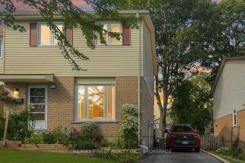 906 Purcell Crescent