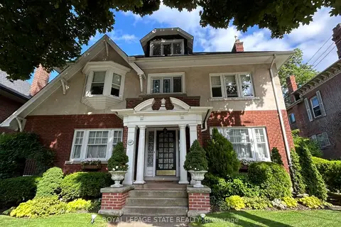 247 MacNab Street S
