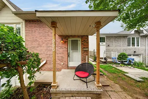 986 Killarney Crescent