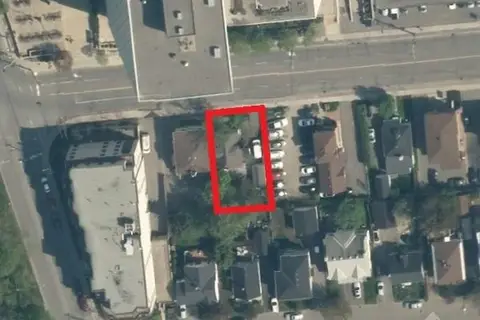 12 MCARTHUR Avenue