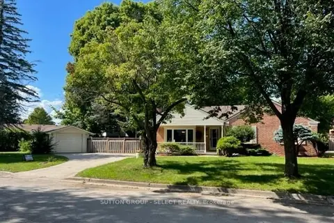 6 KIRKTON Court UPPER