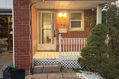 19 GRANDRIDGE Crescent