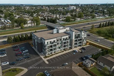 120 Springvalley Centre 107