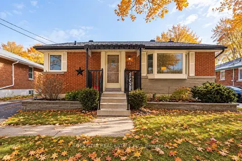 22 Fernwood Crescent