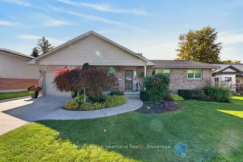 9 Sherwood Crescent